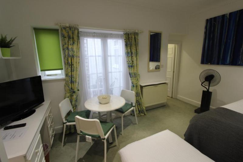 Stay In Serviced Apartments Queensway London Exterior photo